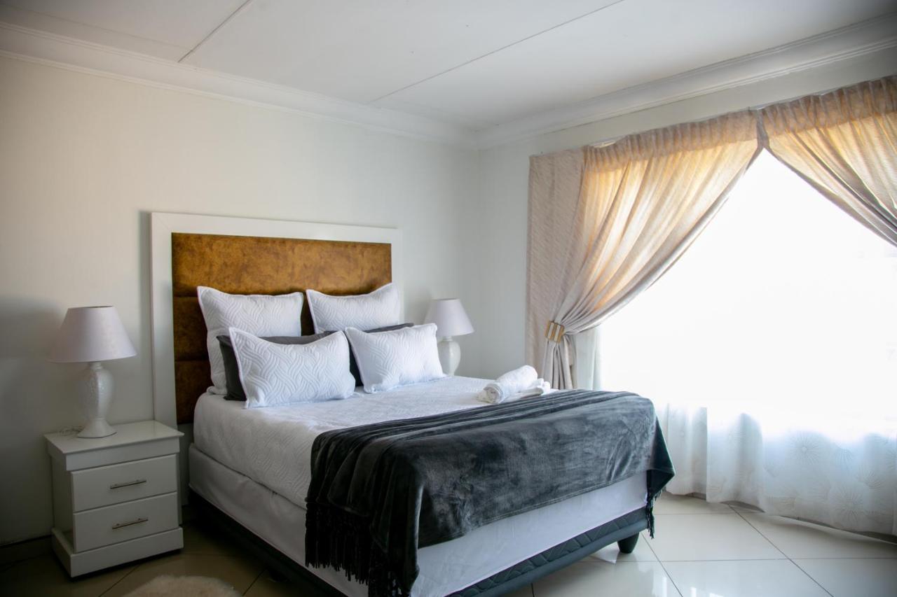 Angelocean Guest House Witbank Exteriör bild