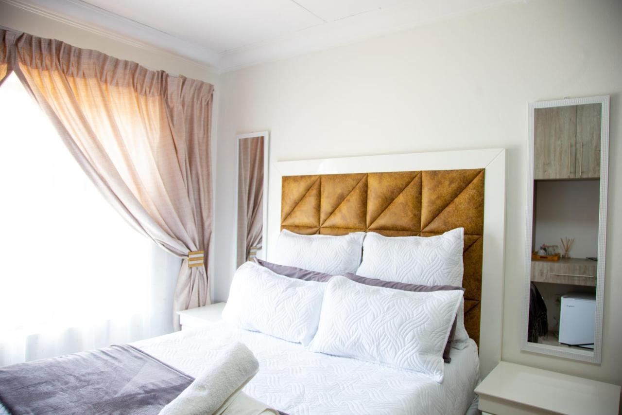 Angelocean Guest House Witbank Exteriör bild